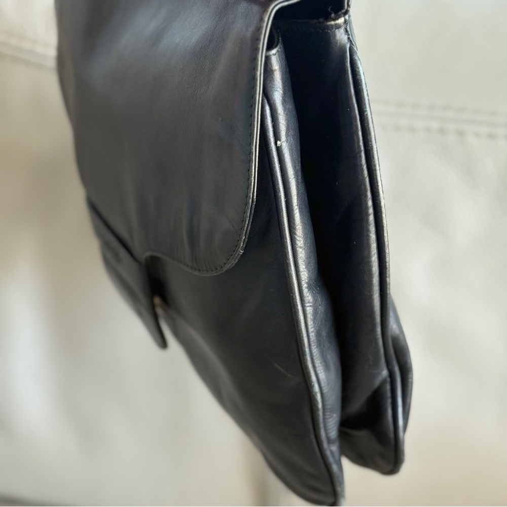 KENNETH COLE BLACK LEATHER SHOULDER BAG MAGNETIC CLOSURE - Picture 10 of 13